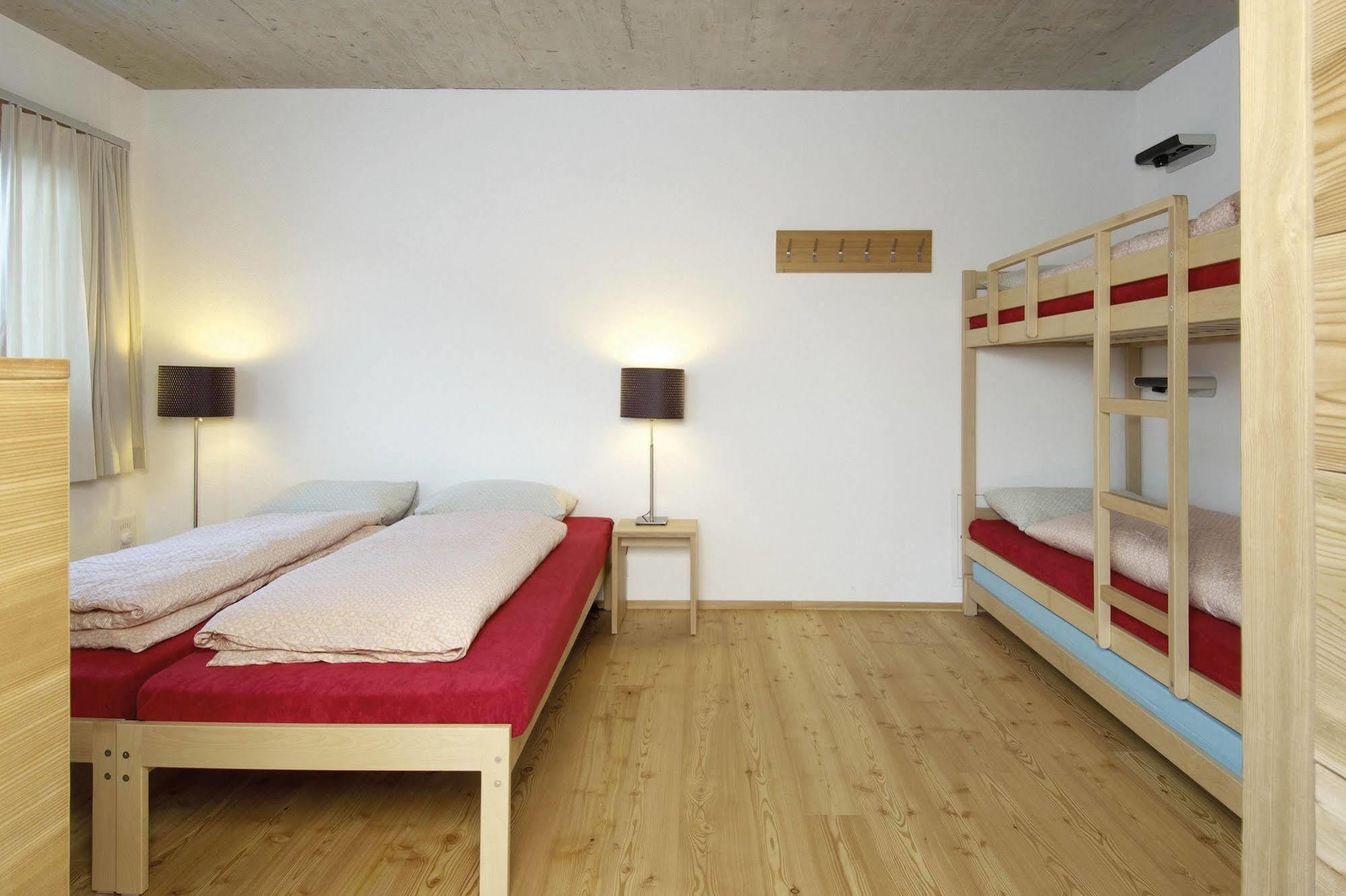 Scuol Youth Hostel Eksteriør billede